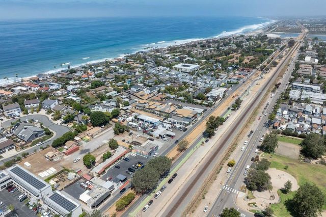 1524 N Coast Hwy 101, Encinitas, CA 92024