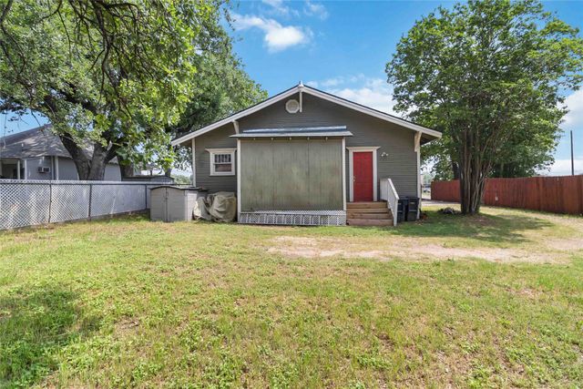 409 N Sylvania Avenue, Fort Worth, TX 76111