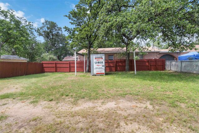 409 N Sylvania Avenue, Fort Worth, TX 76111