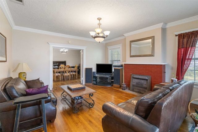 409 N Sylvania Avenue, Fort Worth, TX 76111