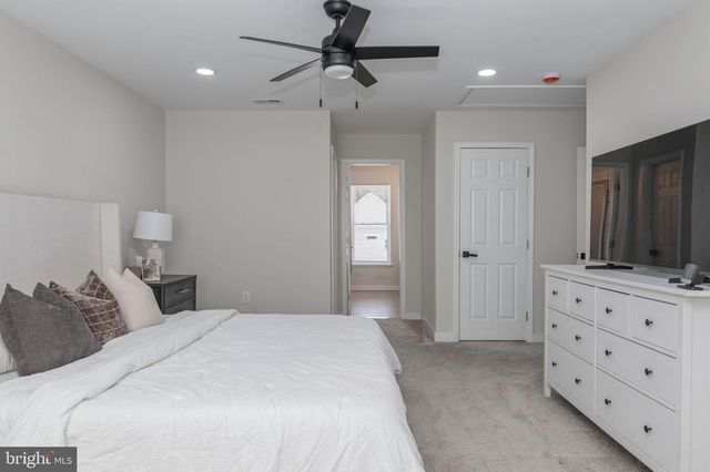 211 N HAMMONDS FERRY RD, Linthicum Heights, MD 21090