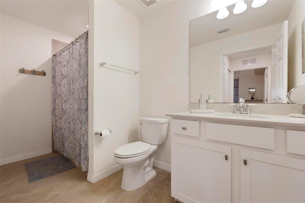 Image 17 of property listing at 17704 GAWTHROP DRIVE 205, Bradenton, FL 34211