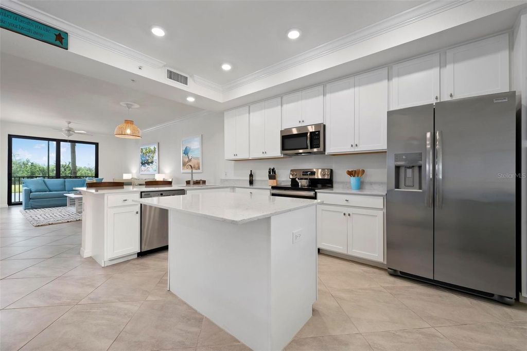 Image 3 of property listing at 17704 GAWTHROP DRIVE 205, Bradenton, FL 34211