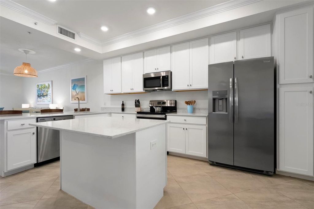 Image 4 of property listing at 17704 GAWTHROP DRIVE 205, Bradenton, FL 34211