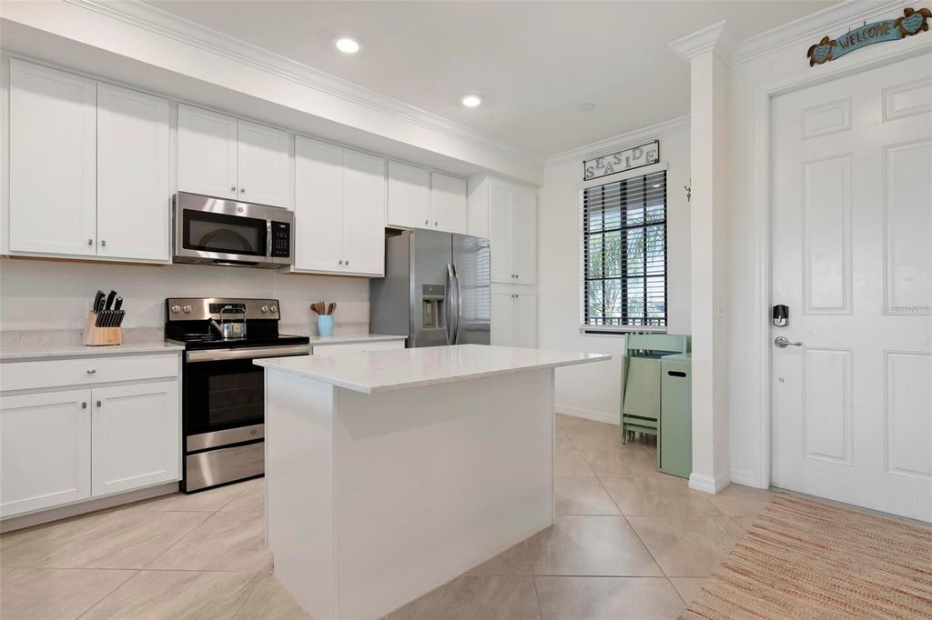 Image 5 of property listing at 17704 GAWTHROP DRIVE 205, Bradenton, FL 34211