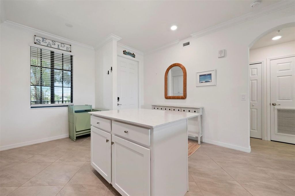 Image 6 of property listing at 17704 GAWTHROP DRIVE 205, Bradenton, FL 34211