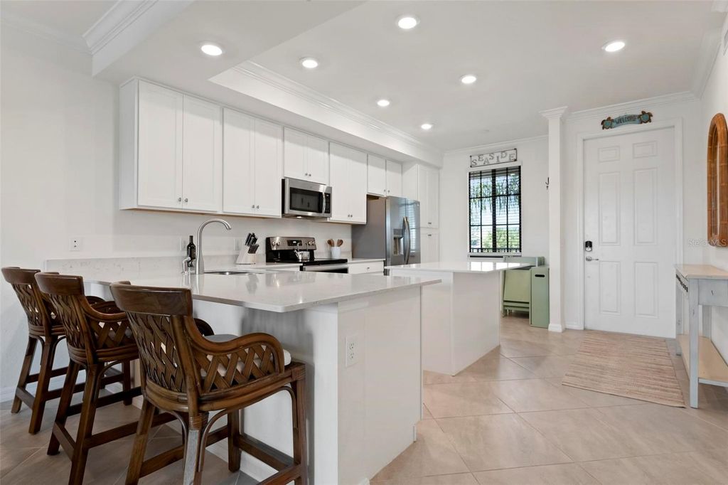 Image 8 of property listing at 17704 GAWTHROP DRIVE 205, Bradenton, FL 34211
