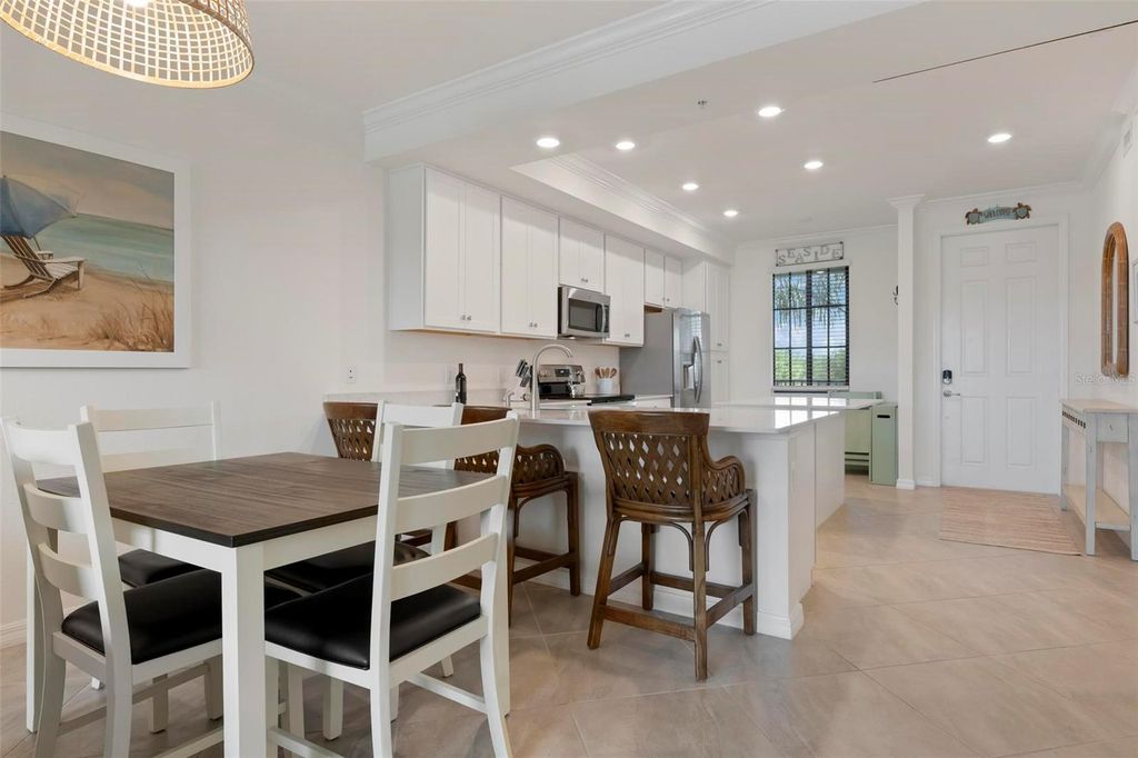 Image 10 of property listing at 17704 GAWTHROP DRIVE 205, Bradenton, FL 34211