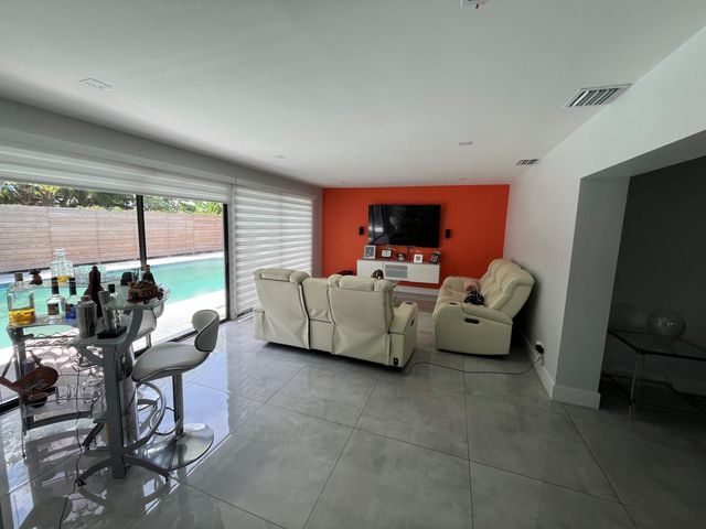6800 SW 7th Place, North Lauderdale, FL 33068