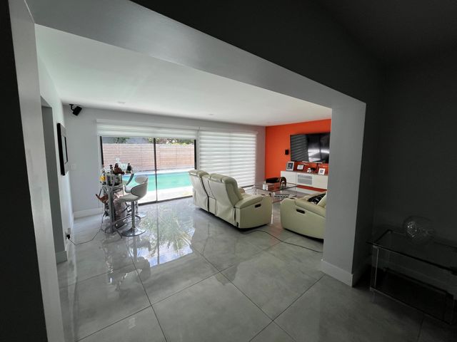 6800 SW 7th Place, North Lauderdale, FL 33068