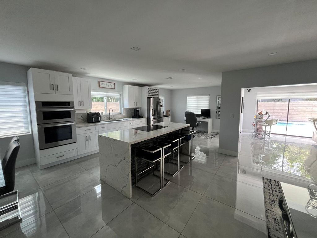 6800 SW 7th Place, North Lauderdale, FL 33068