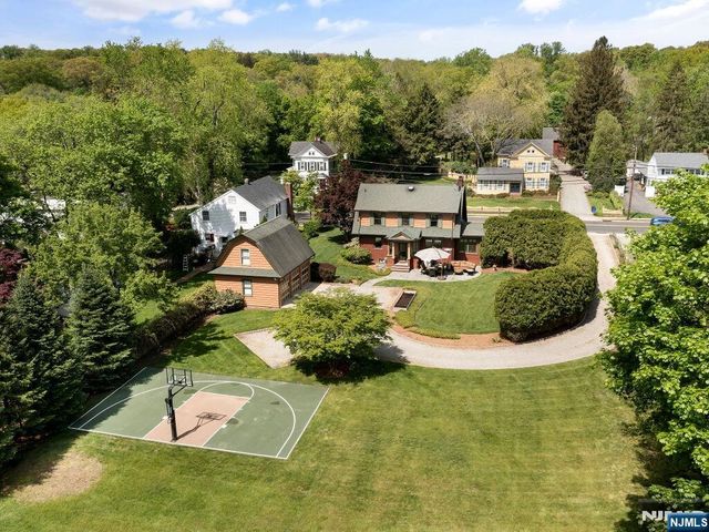 25 Pascack Road, Park Ridge, NJ 07656