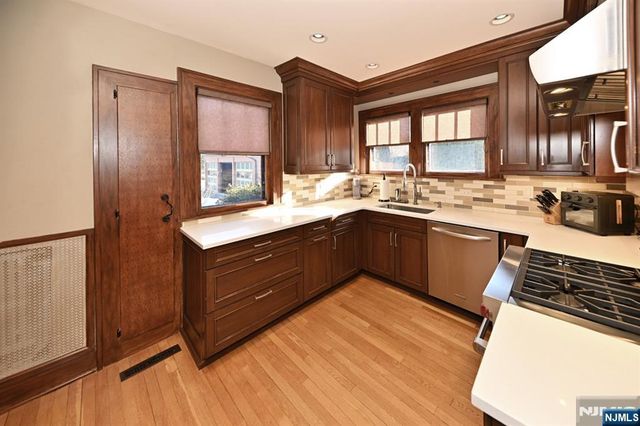 25 Pascack Road, Park Ridge, NJ 07656