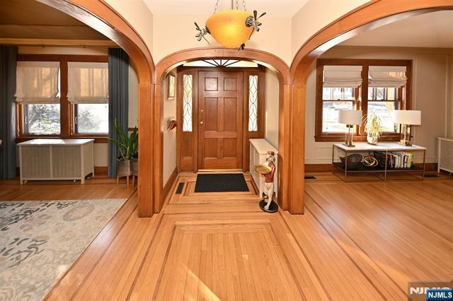 25 Pascack Road, Park Ridge, NJ 07656