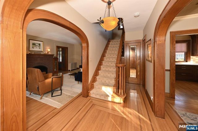 25 Pascack Road, Park Ridge, NJ 07656