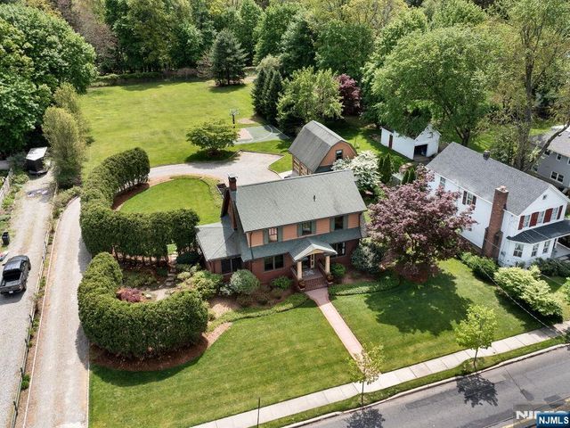 25 Pascack Road, Park Ridge, NJ 07656