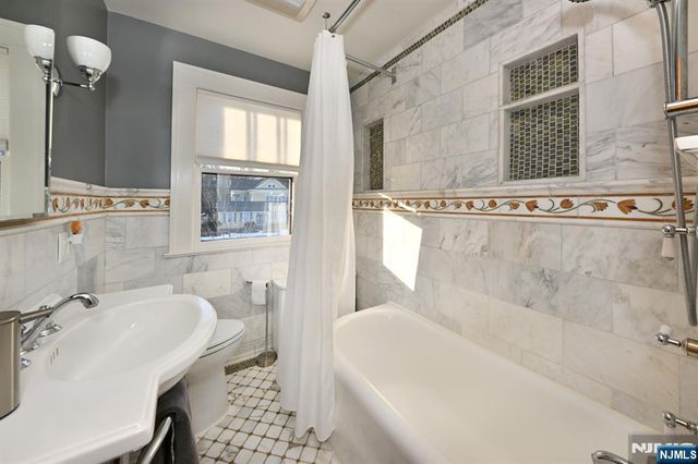 25 Pascack Road, Park Ridge, NJ 07656