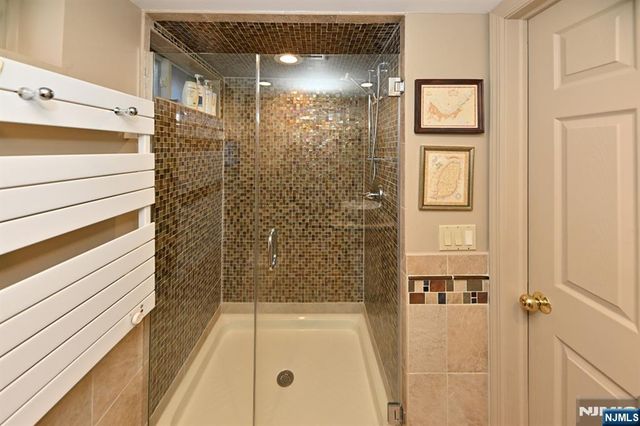 25 Pascack Road, Park Ridge, NJ 07656