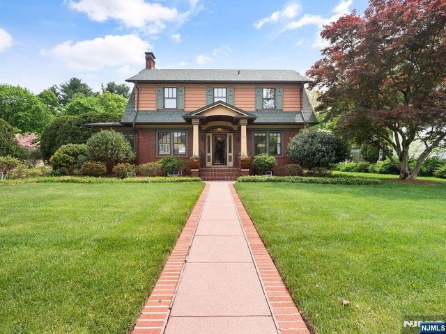 25 Pascack Road, Park Ridge, NJ 07656