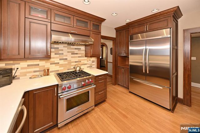 25 Pascack Road, Park Ridge, NJ 07656