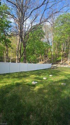 2 Ashley Ct, Butler Boro, NJ 07405