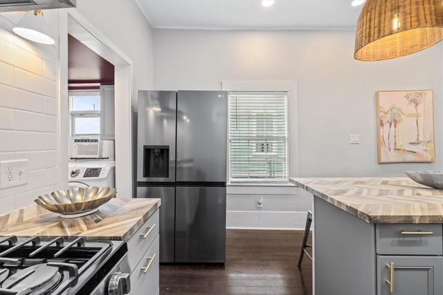 2119 Avenue P, Galveston, TX 77550