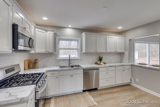 161 N Weber Road, Laketon Twp, MI 49445