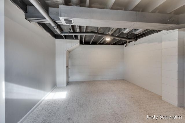 161 N Weber Road, Laketon Twp, MI 49445