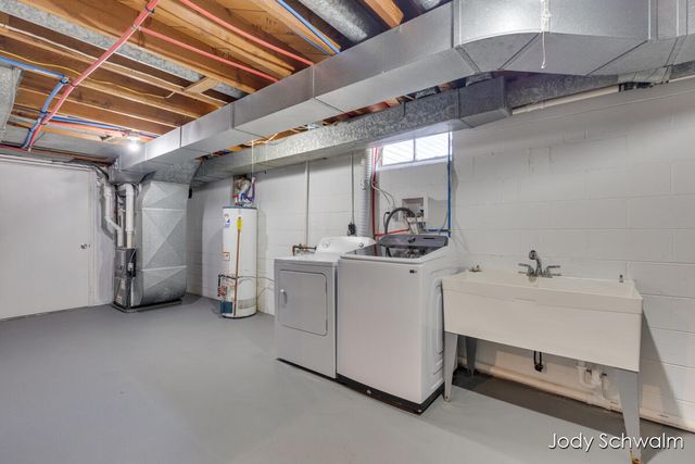 161 N Weber Road, Laketon Twp, MI 49445