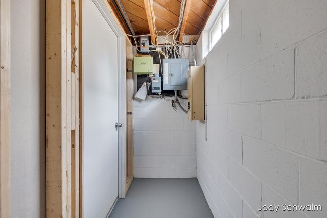 161 N Weber Road, Laketon Twp, MI 49445