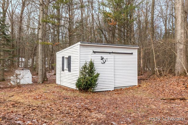 161 N Weber Road, Laketon Twp, MI 49445