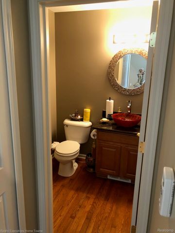 838 Red Run Drive, Troy, MI 48085