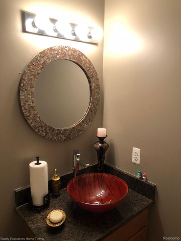 838 Red Run Drive, Troy, MI 48085