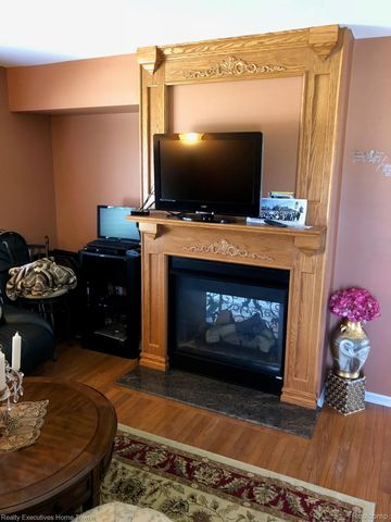 838 Red Run Drive, Troy, MI 48085