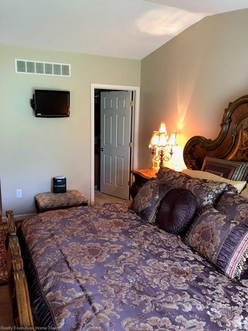 838 Red Run Drive, Troy, MI 48085