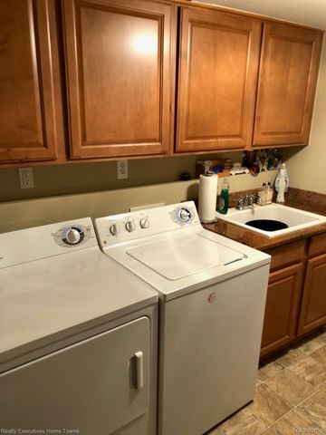 838 Red Run Drive, Troy, MI 48085
