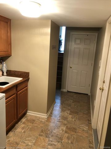 838 Red Run Drive, Troy, MI 48085