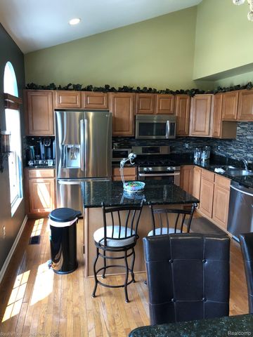 838 Red Run Drive, Troy, MI 48085