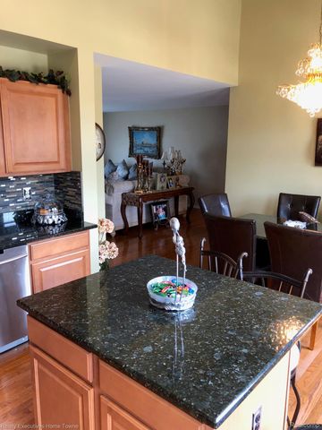 838 Red Run Drive, Troy, MI 48085