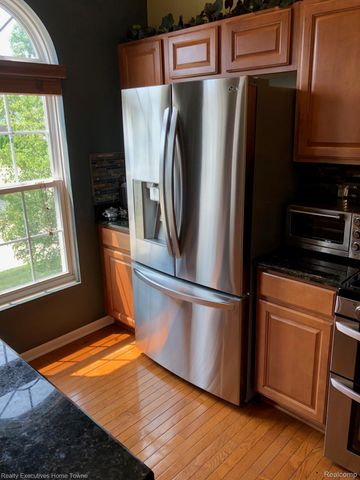 838 Red Run Drive, Troy, MI 48085