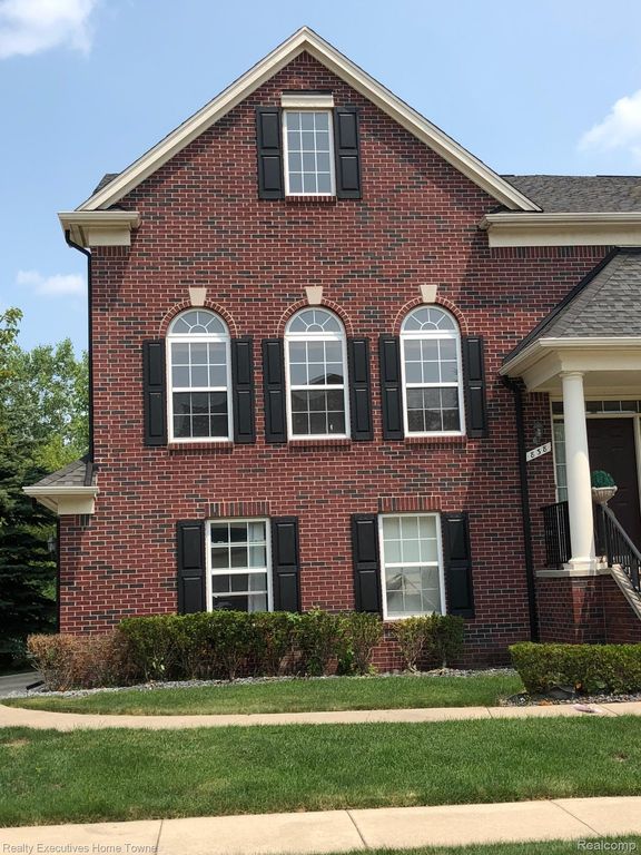 838 Red Run Drive, Troy, MI 48085