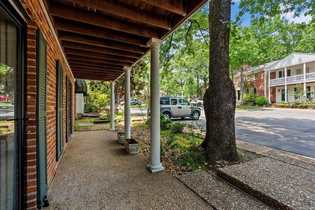 21 Kingsbridge Way, Little Rock, AR 72212