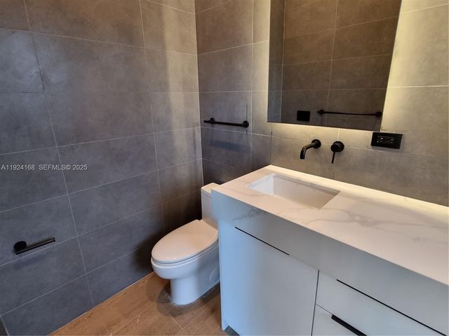 810 NE 14th Pl 810, Fort Lauderdale, FL 33304