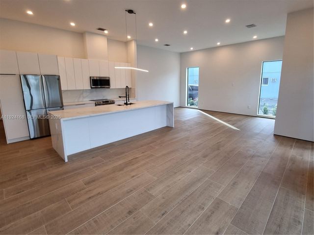 810 NE 14th Pl 810, Fort Lauderdale, FL 33304