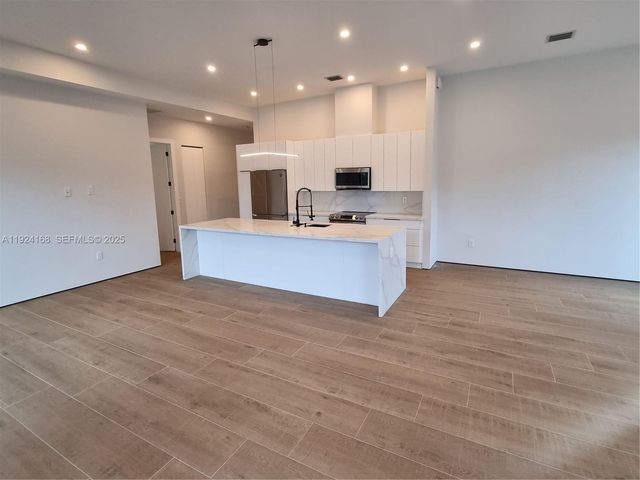 810 NE 14th Pl 810, Fort Lauderdale, FL 33304