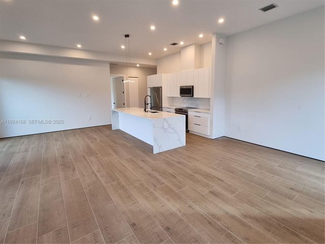 810 NE 14th Pl 810, Fort Lauderdale, FL 33304