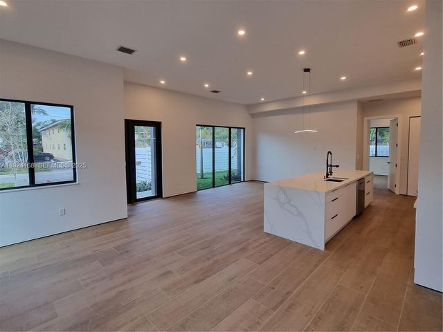 810 NE 14th Pl 810, Fort Lauderdale, FL 33304