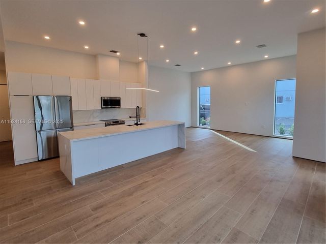 810 NE 14th Pl 810, Fort Lauderdale, FL 33304