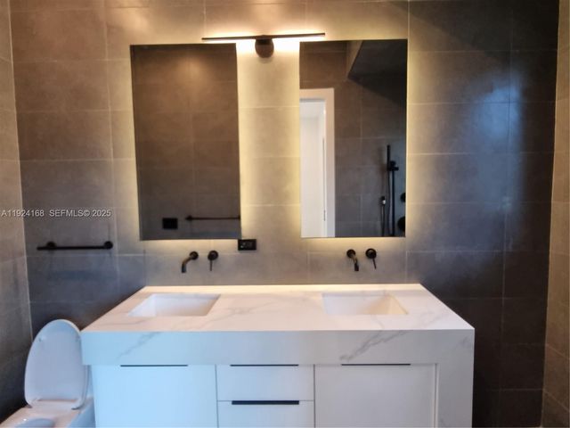 810 NE 14th Pl 810, Fort Lauderdale, FL 33304