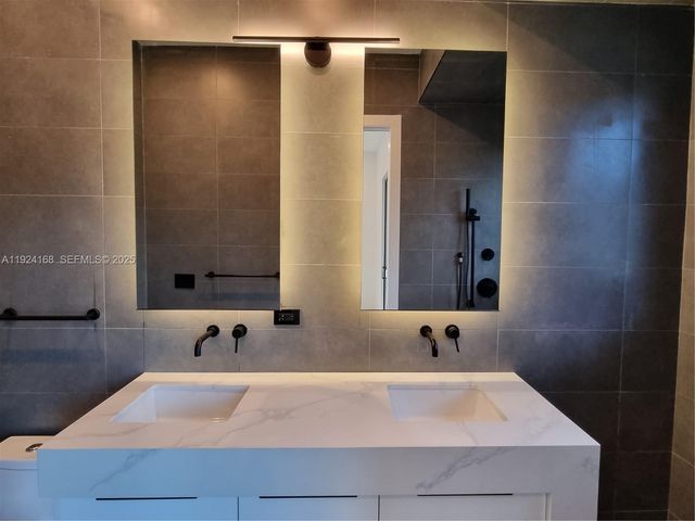 810 NE 14th Pl 810, Fort Lauderdale, FL 33304